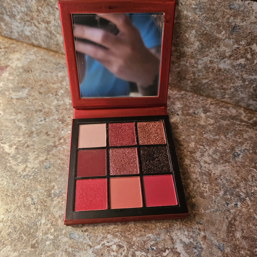 Huda Beauty Red Obsessions Eyeshadow Palette